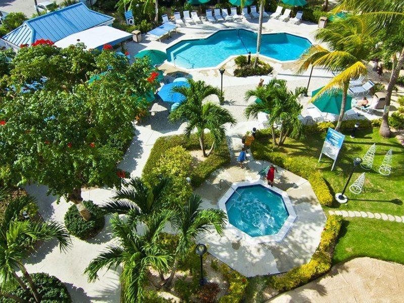 Hampton By Hilton Grand Cayman Seven Mile Beach Джордж Таун Екстериор снимка