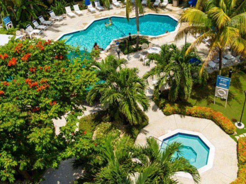 Hampton By Hilton Grand Cayman Seven Mile Beach Джордж Таун Екстериор снимка