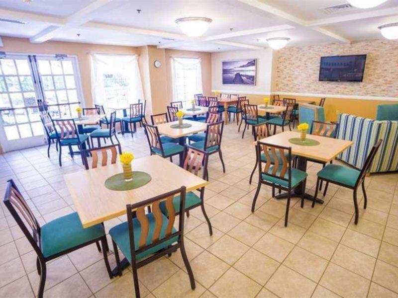 Hampton By Hilton Grand Cayman Seven Mile Beach Джордж Таун Екстериор снимка